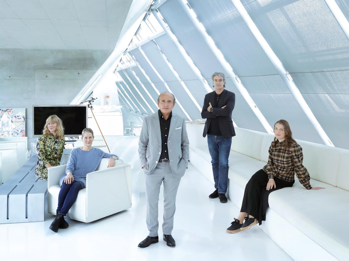 From left to right: Anja Sorger (Senior Designer, Art Direction), Nicola Sigl (Head of Interior), Hadi Teherani, Sebastian Appl (Partner and Head of Architecture), Elke Malek (Head of Product Design)